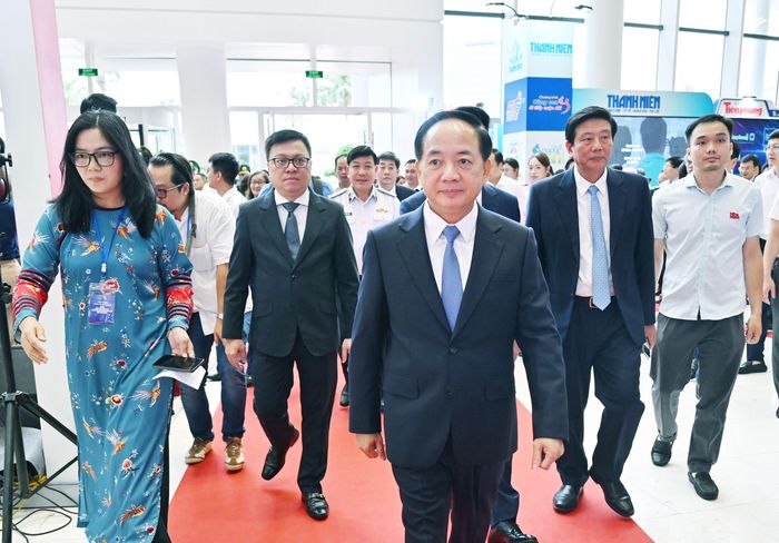 Trưởng Ban Tuyên giáo và Dân vận Trung ương Trịnh Văn Quyết đến dự khai mạc Hội Báo toàn quốc 2026. Ảnh: Quang Khánh