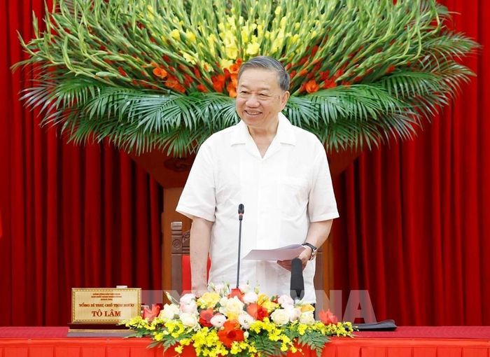 Tổng Bí thư, Chủ tịch nước Tô Lâm phát biểu chỉ đạo tại buổi làm việc với Ban Tổ chức Trung ương và các cơ quan liên quan về trọng tâm công tác tổ chức xây dựng Đảng theo tinh thần Nghị quyết Đại hội XIV của Đảng. Ảnh: Thống Nhất/TTXVN