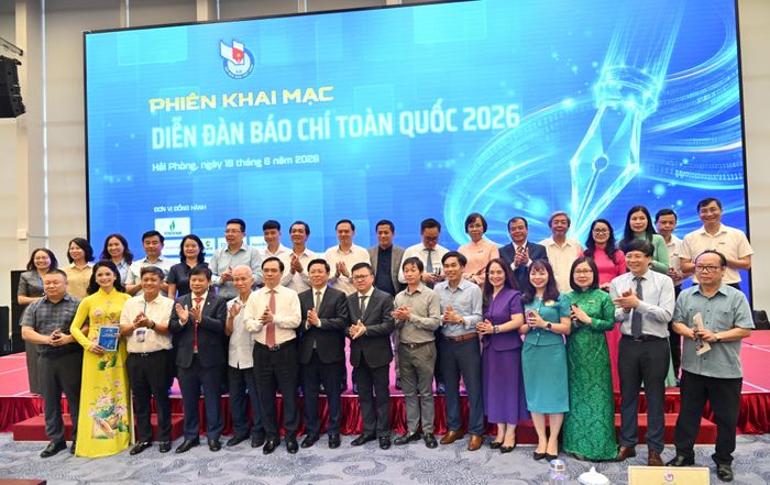 Các đại biểu tham dự Phiên khai mạc Diễn đàn Báo chí toàn quốc 2026