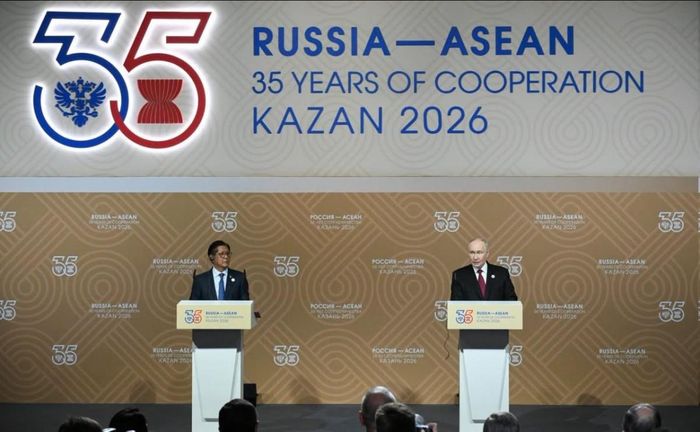 Tổng thống Philippines Ferdinand Marcos Jr và người đồng cấp Nga Vladimir Putin tại buổi họp báo ngày 18/6. Ảnh: Bộ Ngoại giao Nga