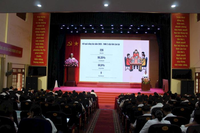 Số liệu vụ việc được giải quyết của TAND 2 cấp tỉnh Lào Cai được trình chiếu tại hội nghị.