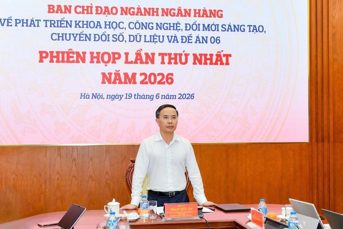 Thống đốc NHNN Phạm Đức Ấn, Trưởng Ban Chỉ đạo của ngành Ngân hàng về phát triển khoa học, công nghệ, đổi mới sáng tạo, chuyển đổi số và Đề án 06, chủ trì phiên họp lần thứ nhất của Ban Chỉ đạo