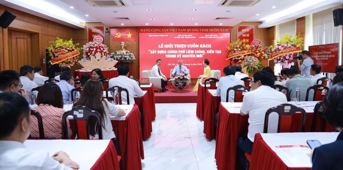 Buổi ra mắt sách có sự tham dự của đại diện nhiều ban, bộ, ngành, cơ quan trung ương và địa phương.