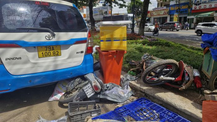 Vụ việc đã làm hư hỏng nhiều phương tiện giao thông nhưng rất may không có thương vong về người.