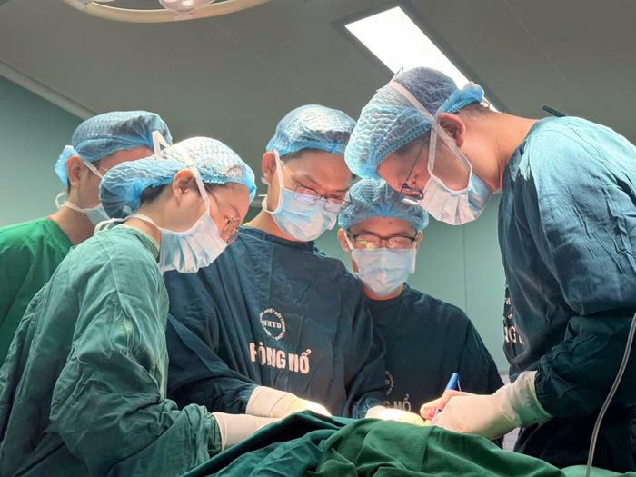 Cháu bé đã trải qua 6 lần phẫu thuật mới giải thoát được "mai rùa" đeo đẳng nhiều năm qua.