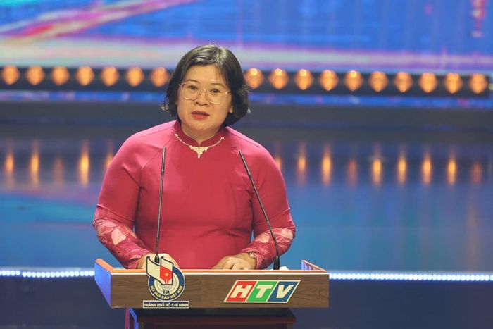 Phó Bí thư Thành ủy TP Hồ Chí Minh Văn Thị Bạch Tuyết phát biểu ý kiến.