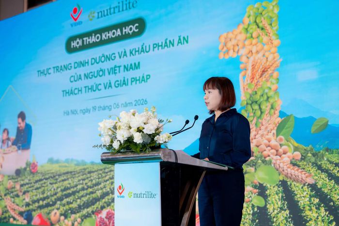  Bà Ôn Minh Hằng – Phó Tổng Giám đốc Amway Việt Nam chia sẻ. 