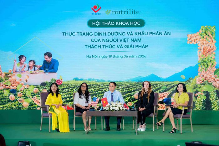  Phiên thảo luận với phần tham gia của các báo cáo viên của Viện Dinh dưỡng quốc gia và Viện sức khỏe Nutrilite. 