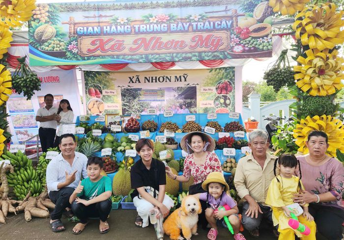 Du khách đến với Ngày hội Sông nước miệt vườn cồn Nhơn Mỹ năm 2026. Ảnh: Duy Khang.