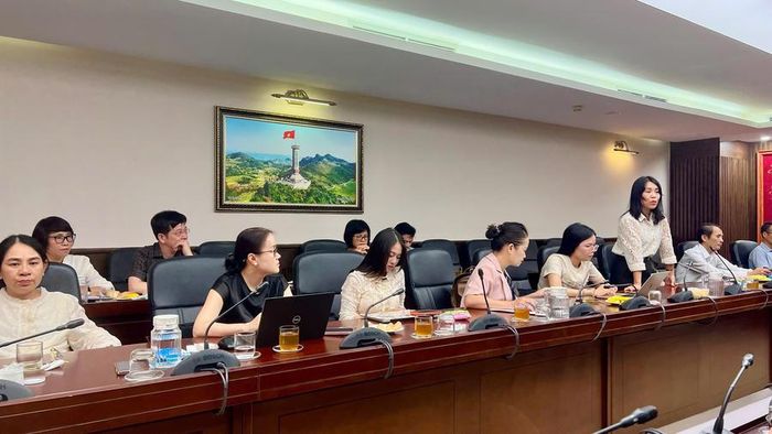 Các phóng viên tại buổi họp báo