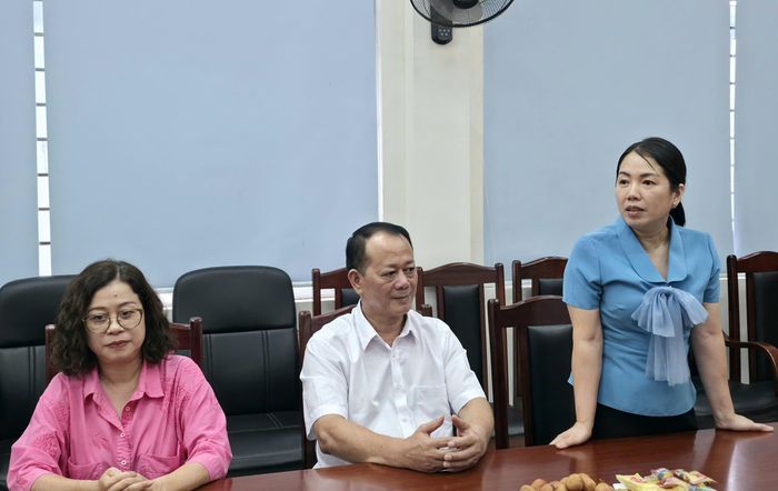 Đồng chí Nguyễn Thị Bích Ngọc, Phó Giám đốc Báo và Phát thanh, Truyền hình Cao Bằng phát biểu tại buổi gặp mặt.