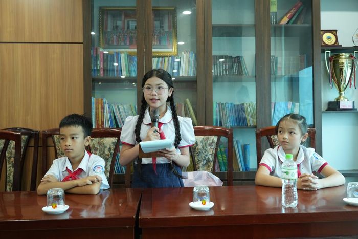 Thiếu nhi bày tỏ nguyện vọng tại buổi gặp mặt.