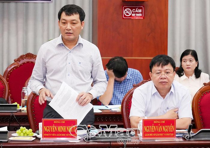 Ông Nguyễn Minh Nhứt, Giám đốc Sở Nội vụ, báo cáo tình hình thực hiện các nhiệm vụ theo yêu cầu của đoàn kiểm tra.
