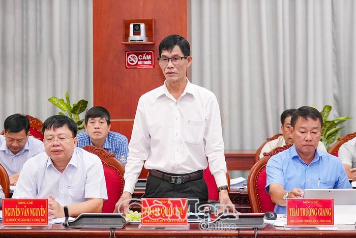 Ông Phạm Quốc Sử, Phó Giám đốc Sở Tư pháp, báo cáo một số nội dung liên quan đến công tác tổ chức thi hành pháp luật và kiểm tra văn bản quy phạm pháp luật.