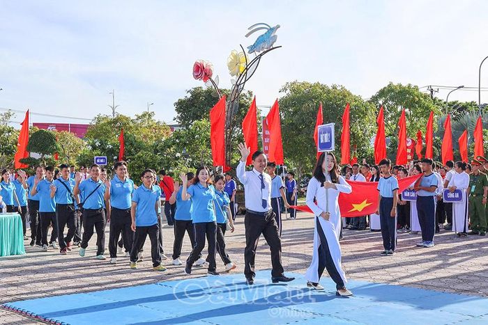 Các khối diễu hành tại lễ khai mạc.