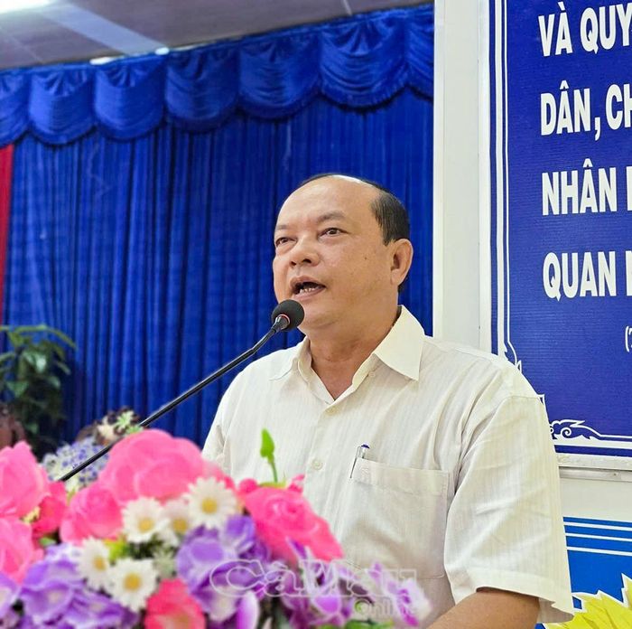 Ông Trương Minh Út, Phó Giám đốc Trung tâm Khuyến nông tỉnh, phát biểu tại hội thảo.