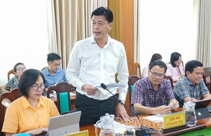  Ông Trần Công Khanh, Phó Giám đốc Sở Tài chính, báo cáo tình hình thực hiện Nghị quyết của HĐND tỉnh về Kế hoạch phát triển kinh tế - xã hội 6 tháng đầu năm và nhiệm vụ, giải pháp 6 tháng cuối năm 2026.