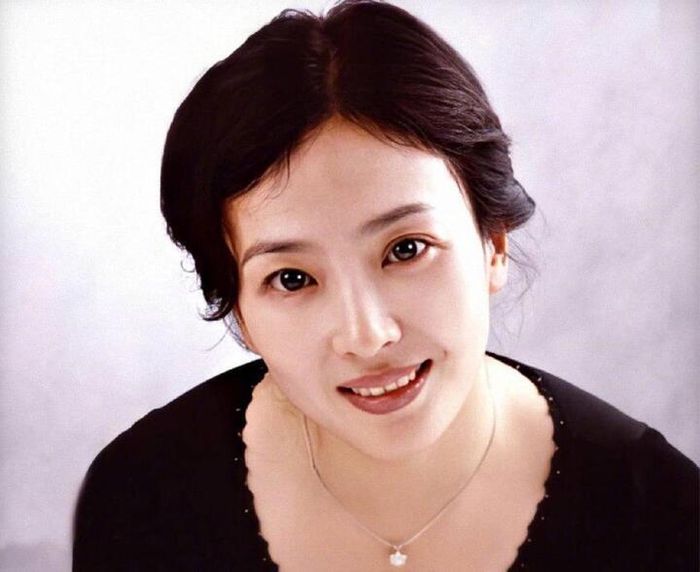 Bà Lưu Hiểu Lợi sở hữu gương mặt thanh tú
