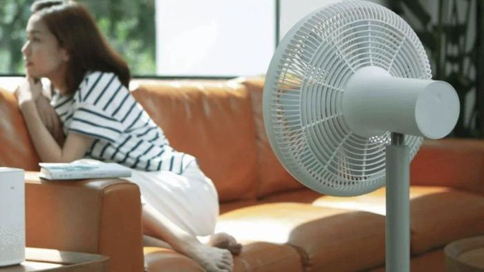 Kết hợp quạt cùng với điều hòa để tăng hiệu quả làm mát. Ảnh minh họa