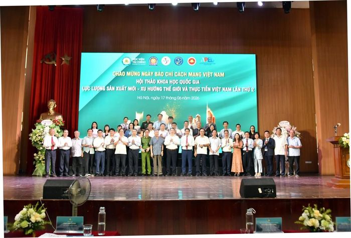 Các đại biểu tham dự hội thảo.