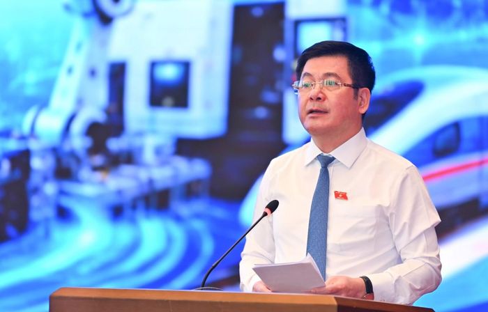 Phó Chủ tịch Quốc hội Nguyễn Hồng Diên phát biểu tại hội thảo.