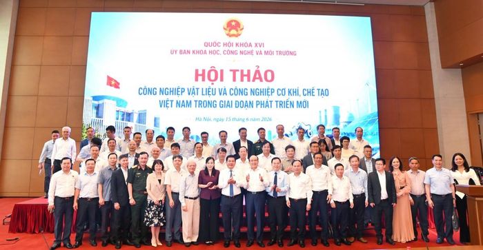 Các đại biểu tham dự hội thảo.