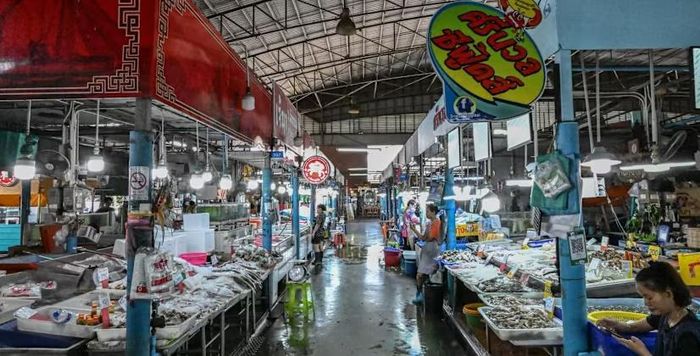 Tại khu vực biên giới, khoảng 30 tấn tôm tươi thường được xuất khẩu sang Malaysia mỗi ngày