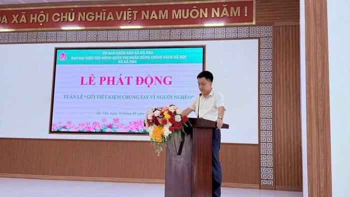 Đồng chí Mai Thanh Sang, PBT - CT UBND xã, Trưởng BĐD HĐQT NHCSXH xã phát biểu chỉ đạo