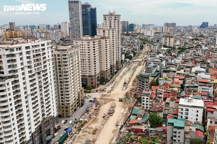 Trong số các đoạn đang được triển khai, đoạn tuyến đi qua địa bàn phường Cầu Giấy đang có nhiều thay đổi rõ rệt. Dự án tại đây có chiều dài hơn 1,1 km với mặt cắt ngang rộng 50 m.