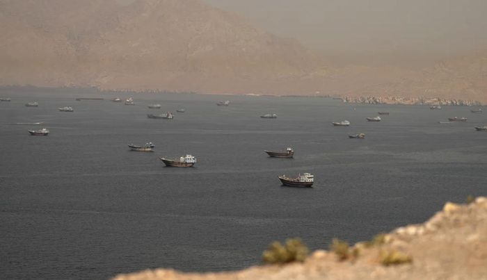 Tàu thuyền tại eo biển Hormuz. (Ảnh: Reuters)