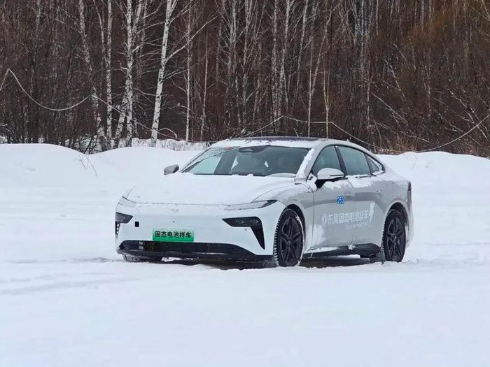 Mẫu thử nghiệm pin thể rắn của Dongfeng trong điều kiện thời tiết lạnh giá tại Mạc Hà, Trung Quốc vào đầu năm 2026.