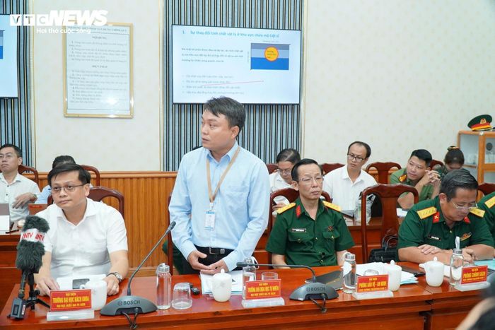Các chuyên gia trình bày tại hội nghị.