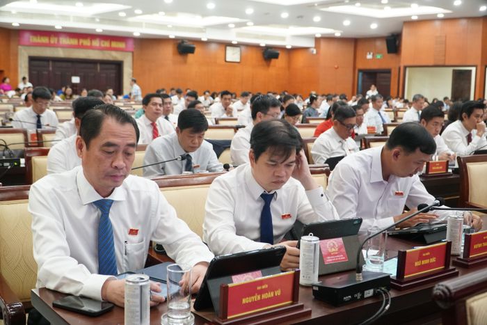 Kỳ họp thường lệ giữa năm, HĐND TP.HCM quyết nhiều nội dung gắn với nhiệm vụ phát triển của TP trong giai đoạn mới.