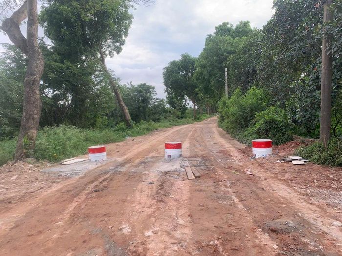 Xã Thiên Lộc lập rào chắn tại khu vực bến bãi vi phạm. Ảnh: TL.