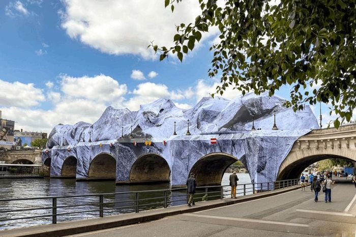 Toàn cảnh tác phẩm nghệ thuật “Hang động Pont Neuf”. Ảnh: sortiraparis.com