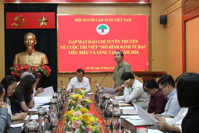 Chánh Văn phòng Trung ương Hội Người cao tuổi Việt Nam là Tiến sĩ Đoàn Hữu Bảy thông tin thêm về cuộc thi. Ảnh: Bảo Lâm