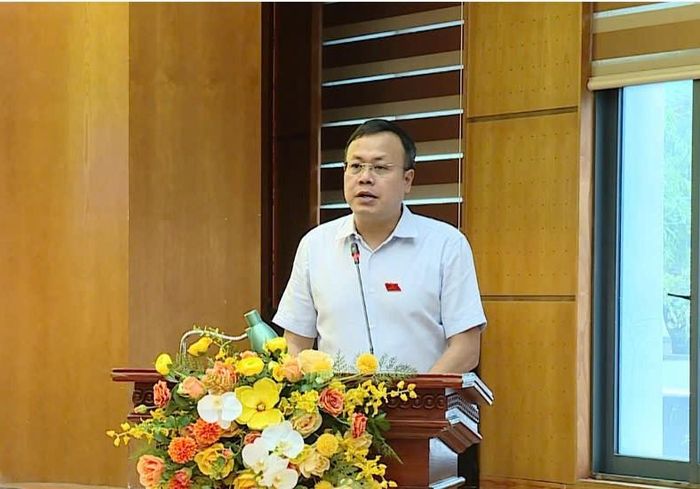 Bí thư Đảng ủy, Chủ tịch HĐND phường Ba Đình Phạm Quang Thanh phát biểu tại hội nghị. Ảnh: Duy Anh