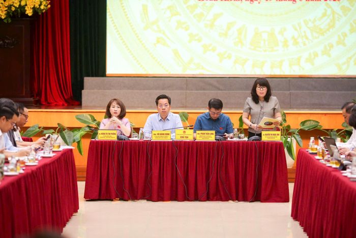 Các đại biểu HĐND thành phố Hà Nội - Đơn vị bầu cử số 1 tiếp xúc cử tri các phường: Hoàn Kiếm và Cửa Nam. Ảnh: Khánh Huy