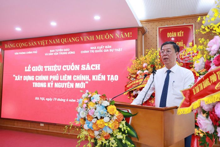 PGS.TS Vũ Trọng Lâm, Giám đốc - Tổng Biên tập Nhà xuất bản Chính trị quốc gia Sự thật phát biểu. Ảnh: M.Hải