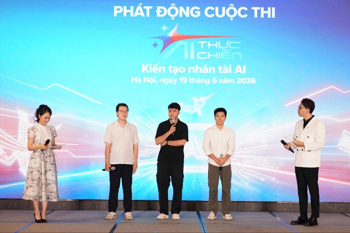 Đội Converged vô địch "AI Thực chiến" mùa đầu tiên chia sẻ kinh nghiệm và sự phát triển sau cuộc thi. Ảnh: VTV