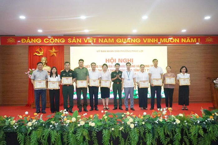 Các tập thể được trao thưởng. Ảnh: Nguyễn