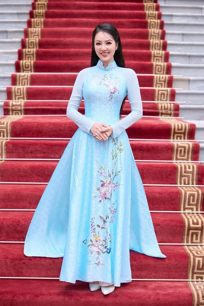 Trước khi đăng quang Á hậu, Thụy Vân đã có thời gian làm việc tại VTV và từng khẳng định: "Có một MC Thụy Vân trước khi có một Á hậu Thụy Vân".