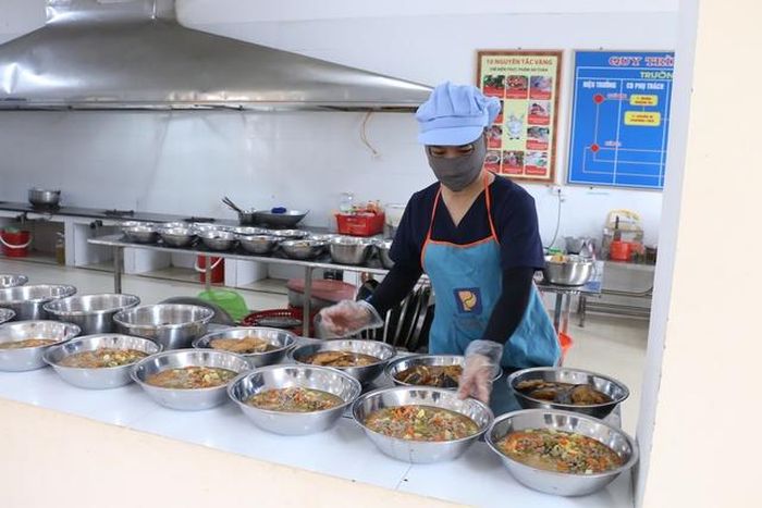 Mô hình bữa ăn đồng đều này hiện không còn phù hợp trước thực trạng gánh nặng kép về dinh dưỡng ở lứa tuổi học đường. Ảnh minh họa.