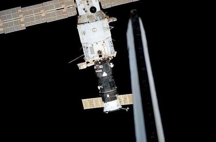 Tàu chở hàng Progress 21 của Nga đang neo đậu tại module dịch vụ Zvezda của Trạm Vũ trụ Quốc tế. Ảnh: Getty Images