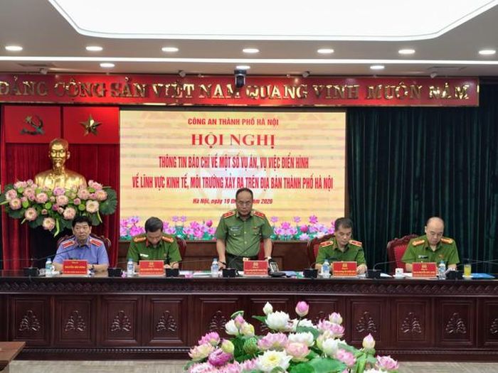 Trung tướng Nguyễn Thanh Tùng thông báo về một số kết quả điều tra bước đầu của vụ án. Ảnh: PV