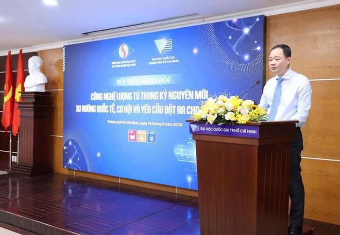 GS.TS. Trần Hồng Thái - Ủy viên BCH Trung ương Đảng, Chủ tịch Viện Hàn lâm phát biểu tại Hội thảo.