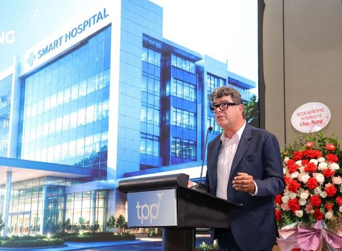 Ông Frank Hester OBE, Nhà sáng lập Công ty TPP, Vương quốc Anh đã đem đến hội thảo nhiều kinh nghiệm quý báu khi triển khai bệnh án điện tử tại nhiều nước trên thế giới.