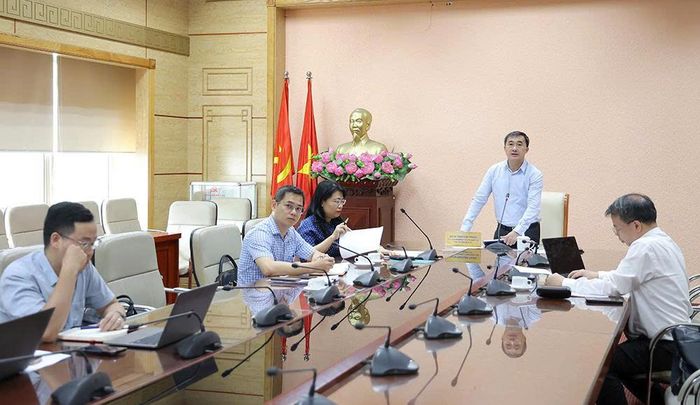 Thứ trưởng Bộ Y tế Trần Văn Thuấn tại điểm cầu Bộ Y tế.