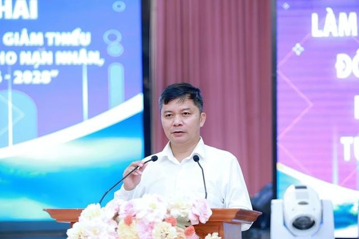 Ông Nguyễn Văn Nam, Phó giám đốc Sở Y tế Nghệ An phát biểu tại hội nghị.