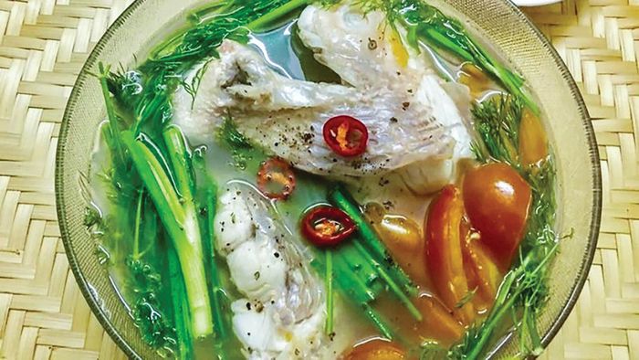 Canh cá nấu thì là và hành giảm cảm giác bứt rứt, cải thiện tiêu hóa và hỗ trợ tinh thần thư giãn hơn.